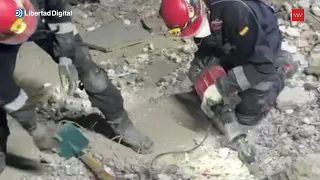 TERREMOTO | Así trabaja el ERICAM en Venezuela rescatando gente de entre los escombros