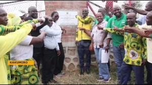 Minister Byamukama Commissions Kyenyonga–Kikaada Hybrid Trail Bridge in Kakumiro