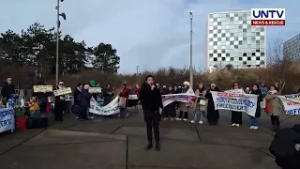 Ilang mga Pilipino sa The Hague, nagtipon sa harap ng ICC, bago ang confirmation of charges ni FPRRD