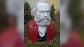 Karl Marx bust wearing a crimson blazer smashed in Kaliningrad