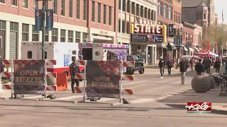 Downtown Sioux Falls hosts art & wine walk August 7th