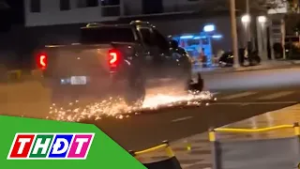 Tạm giữ tài xế xe bán tải kéo lê xe máy 1km làm một người tử vong | THDT