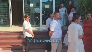 “Paralizohet” sistemi gjyqësor, punonjësit e administratës protestojnë pasi nuk kanë marrë pagat