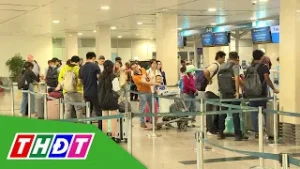 Sân bay Tân Sơn Nhất cùng 5 bến xe TP.HCM tăng chuyến dịp Tết | THDT