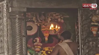 Puri में श्री जगन्नाथ मंदिर में सुबह की आरती में शामिल होने के लिए लगी श्रद्धालुओं की भीड़
