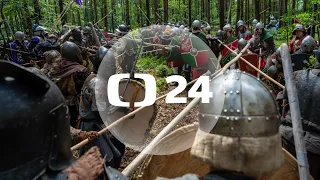 Stovky fantasy nadšenců ztvárnily bitvu z Tolkienova Hobita v Chlumu na Liberecku
