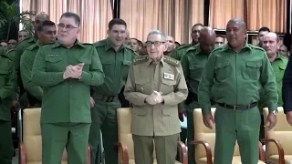 Cuba, riappare Raúl Castro: il fratello di Fidel in prima fila a una cerimonia militare