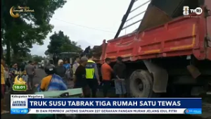Truk Susu Tabrak Tiga Rumah Satu Tewas