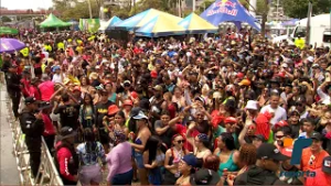 Panameños y extranjeros disfrutan de los culecos en la Cinta Costera