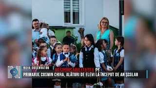 Mayor Cosmin Chira with students at the start of the school year