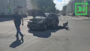 Дорога перекрыта: в центре Мурманска перевернулся грузовик