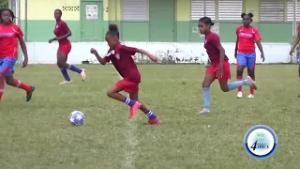 Соревнования среди девочек до 13 лет, организованные SLFA, начались.