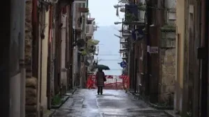 "È come perdere qualcuno che ami": Niscemi, nella zona rossa per salvare i ricordi. Il videoracconto