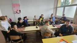 Održano ekipno takmičenje dubičkih osnovaca i srednjoškolaca u šahu