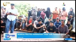 WARGA PROTES KENAIKAN TARIF AIR HAMPIR 300%