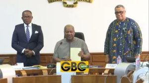 «С удовольствием подпишу этот законопроект сегодня», — заявил президент Джон Драмани Махама.