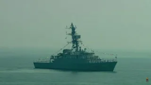 La NAVE IRANIANA affondata: la IRIS Dena durante una rassegna navale a febbraio